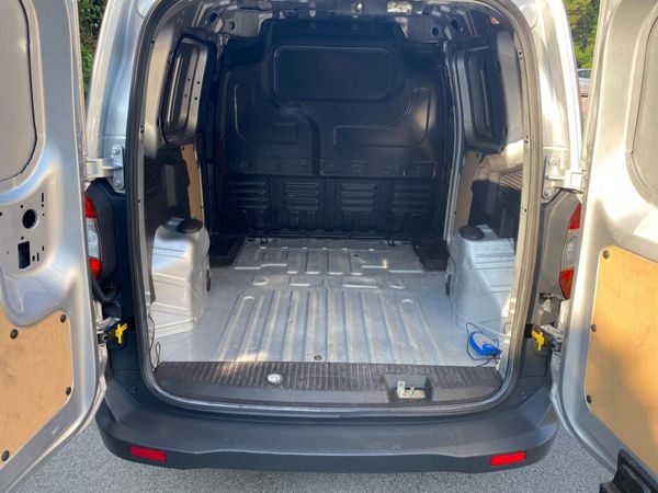 Ford Transit courier  2015 371206892