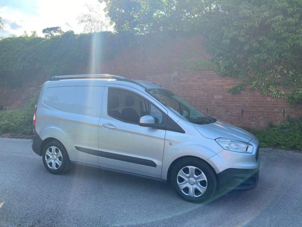 Ford Transit courier  2015 371206894