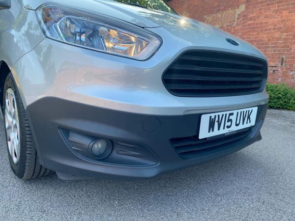 Ford Transit courier  2015 371206895