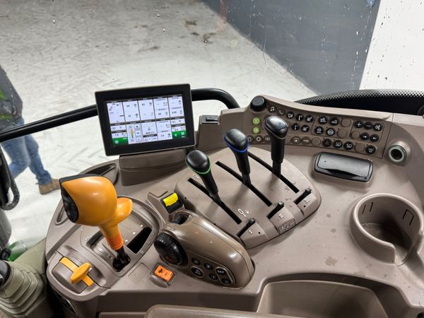 John Deere 6130R 372243441