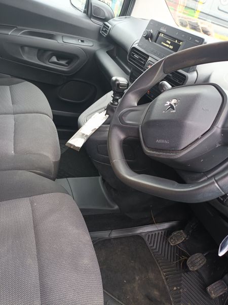 Peugeot Partner 2020 372897774