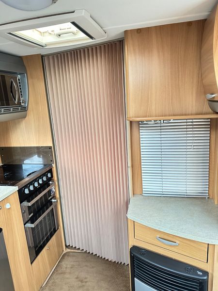 ✨STUNNING SWIFT CHARISMA 4 BERTH FIXED BED✨ 373226861