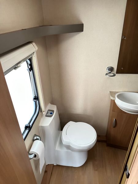 ✨STUNNING SWIFT CHARISMA 4 BERTH FIXED BED✨ 373226864