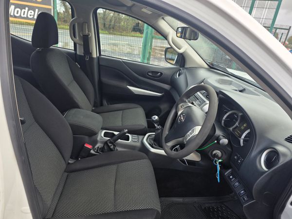 Nissan Navara 2019 373960632