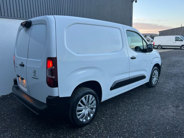 2021 Peugeot Partner 'Enterprise 374166350