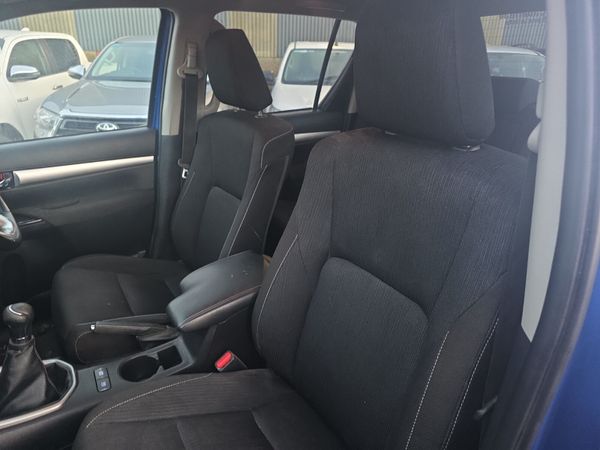 Toyota Hilux 2.4 D4D Invincible 374310781