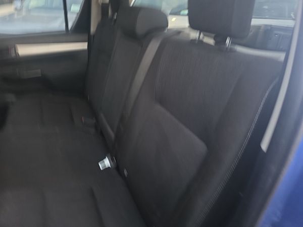 Toyota Hilux 2.4 D4D Invincible 374310805