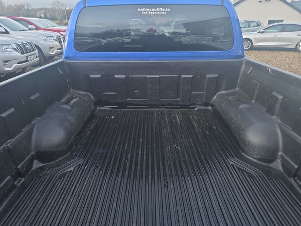 Toyota Hilux 2.4 D4D Invincible 374310817