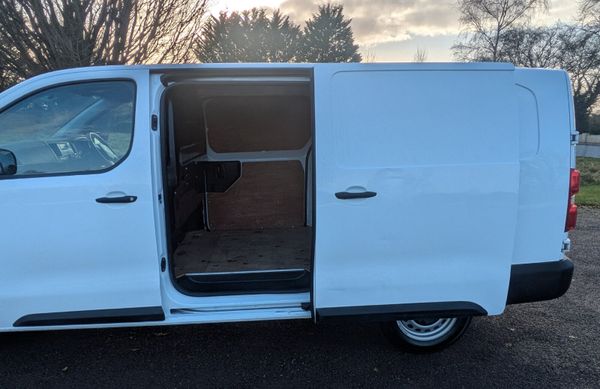 Opel Vivaro LOW KMS/ NEW DOE 11/26 374462302