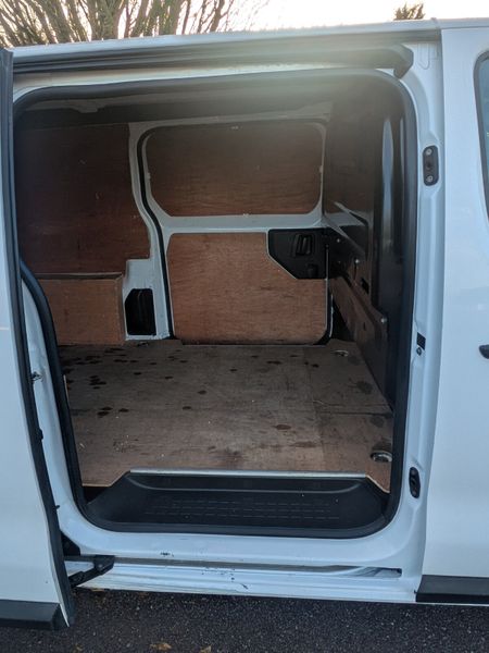 Opel Vivaro LOW KMS/ NEW DOE 11/26 374462314