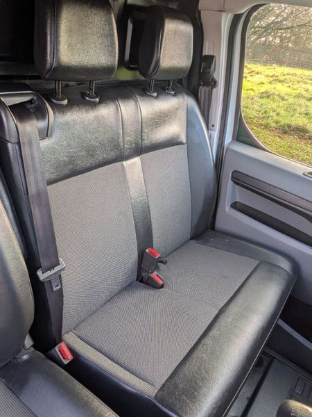 Opel Vivaro LOW KMS/ NEW DOE 11/26 374462448