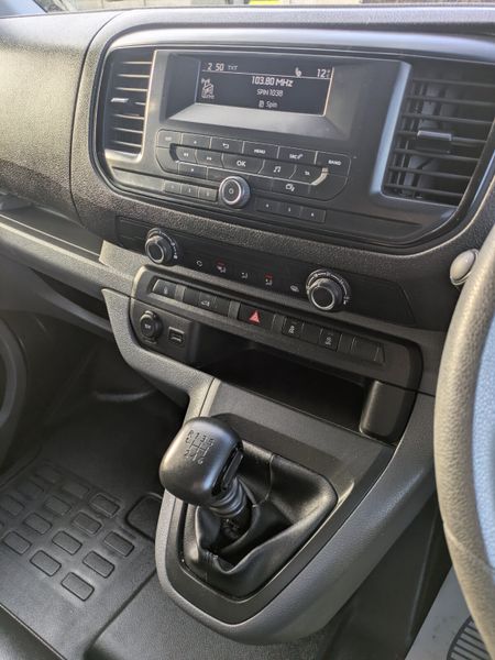 Opel Vivaro LOW KMS/ NEW DOE 11/26 374462541