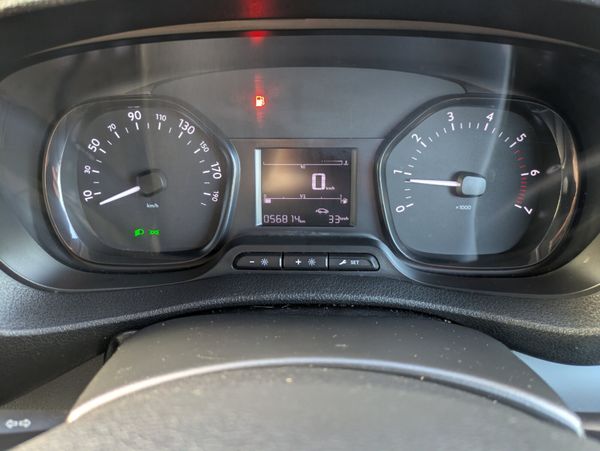 Opel Vivaro LOW KMS/ NEW DOE 11/26 374462549