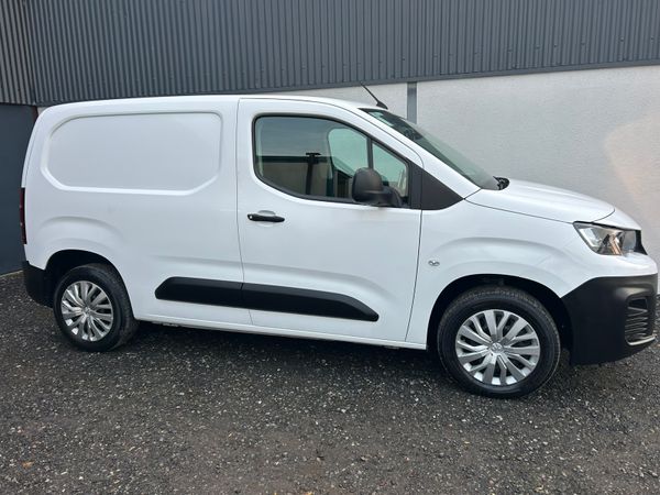 2021 Peugeot Partner 82kms - Professional 374591318