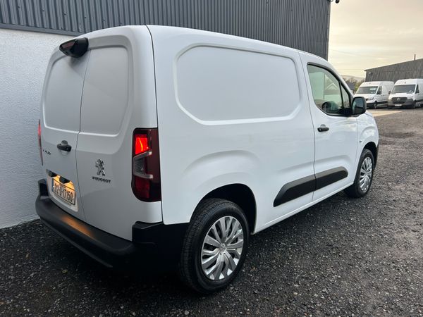 2021 Peugeot Partner 82kms - Professional 374591319