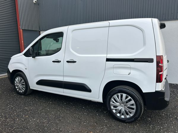 2021 Peugeot Partner 82kms - Professional 374591322