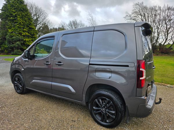 Automatic 2021 Citroën Berlingo Driver 374529996