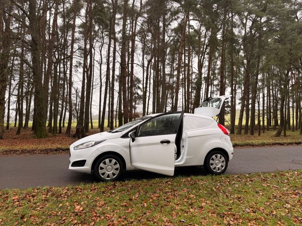 Ford Fiesta Diesel Van 374798007