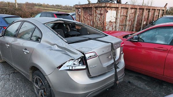 2015  VOLVO S60 2.0 DIESEL FOR BREAKING! 375009139