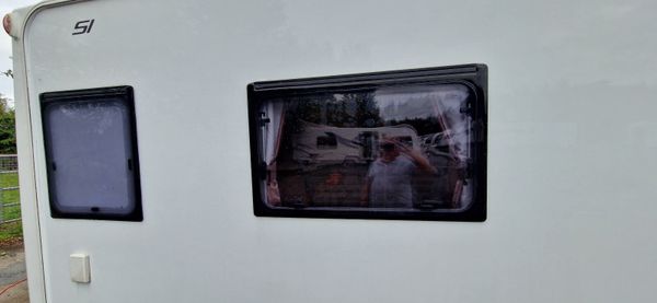 Lunar Clubman Island bed caravan 375128812