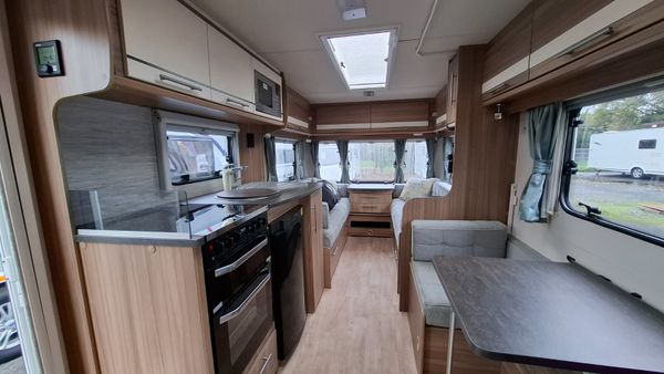 Lunar Quasar 4 berth caravan 375131408