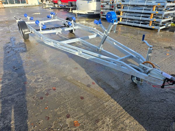 Boat trailers 375389427