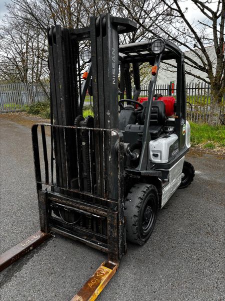 forklift    nissan  gas 2.5 ton lift 375554227