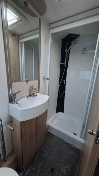 Elddis Crusader Caravan Island bed 375737717