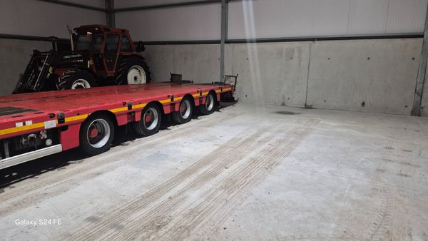 Max low ride trailer 376042779