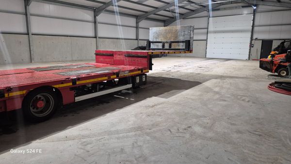 Max low ride trailer 376042789