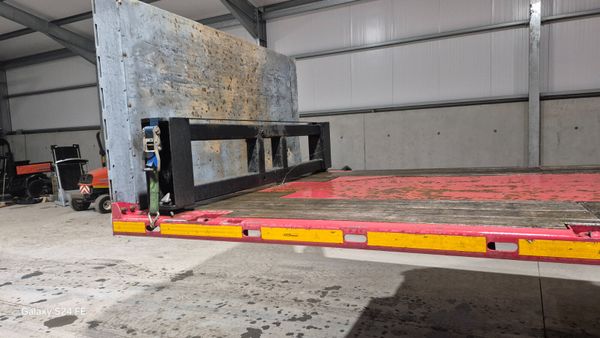 Max low ride trailer 376042820