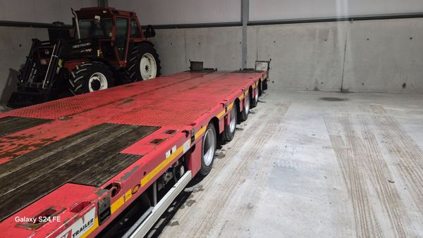 Max low ride trailer 376042949