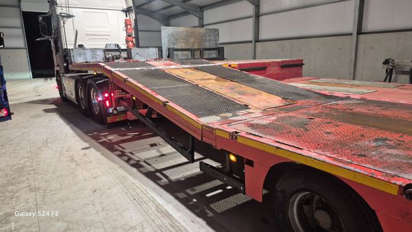 Max low loader 376043944