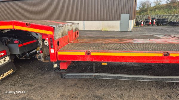 Max low loader 376044169