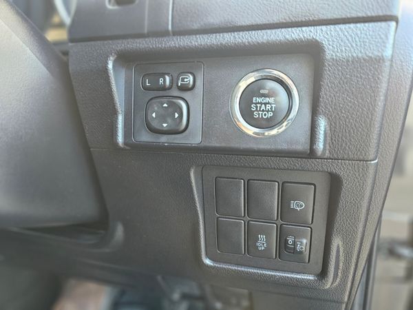 TOYOTA LANDCRUISER LWB // LEATHER AND REVERSE CAM 376073325