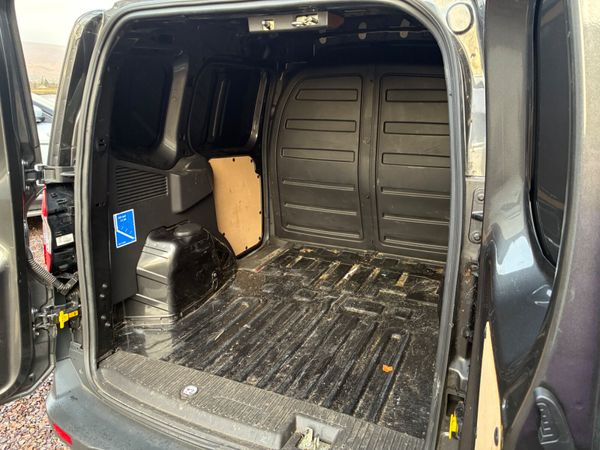 231 Ford Transit Courier VAT Inc 376232650