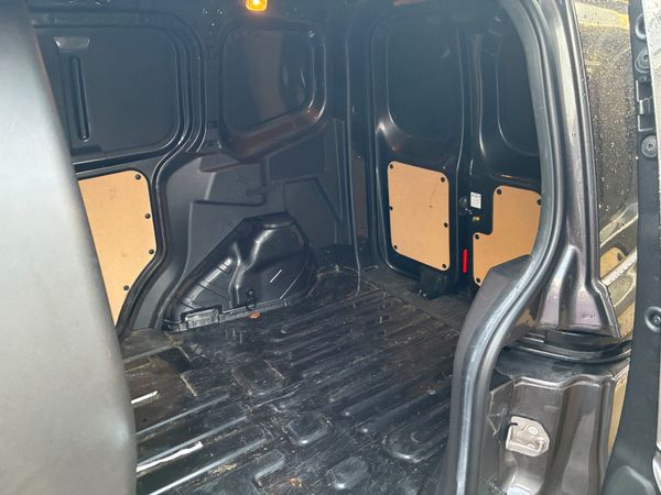 231 Ford Transit Courier VAT Inc 376232652