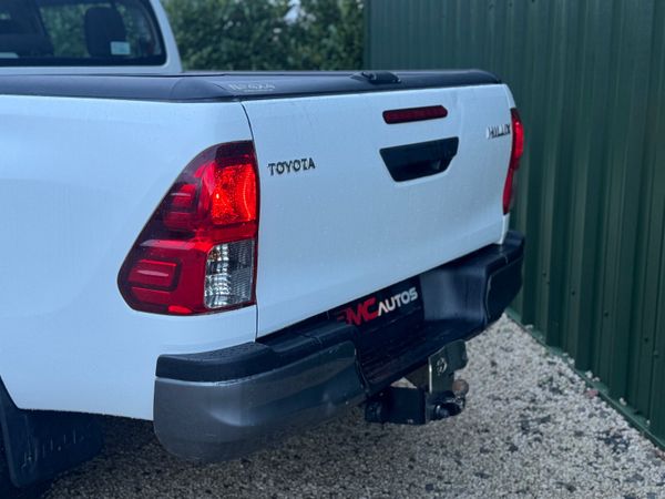 Toyota Hilux 2019 LOW MILES 376236055