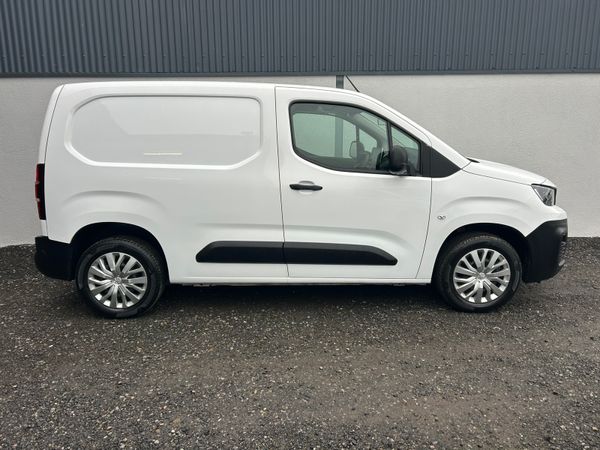 2022 Peugeot Partner 376440750