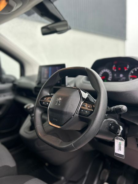 2022 Peugeot Partner 376440752
