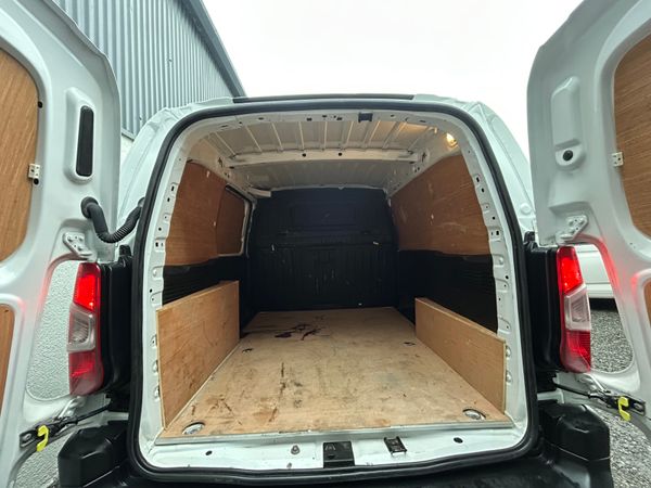 2022 Peugeot Partner 376440754