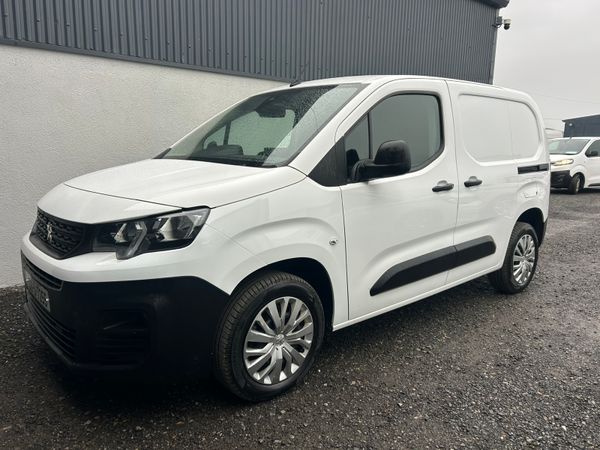 2022 Peugeot Partner 376440755