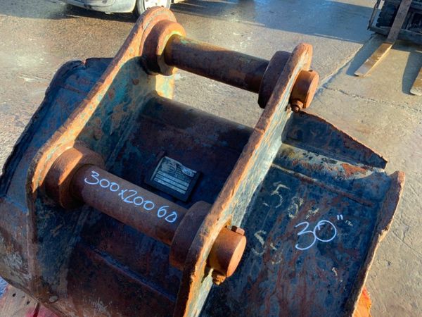 30" STRICKLAND BUCKET........60mm PINS........667. 377283599