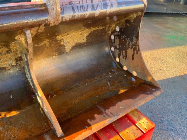 72" JCB GRADING BUCKET........65mm PINS........650 377283695