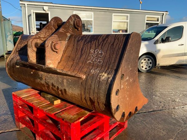 72" JCB GRADING BUCKET........65mm PINS........650 377283698