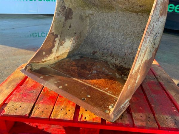 30" STRICKLAND BUCKET........60mm PINS........667. 377283605