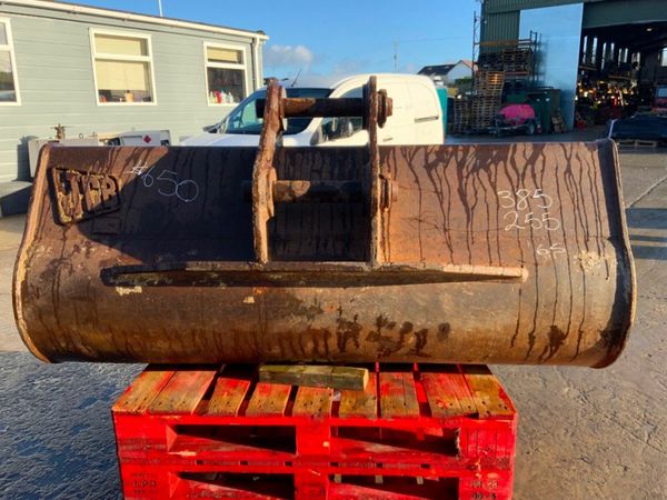 72" JCB GRADING BUCKET........65mm PINS........650 377283701
