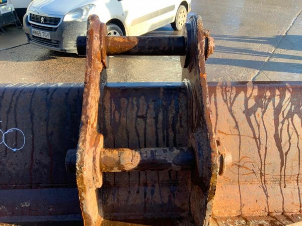 72" JCB GRADING BUCKET........65mm PINS........650 377283702