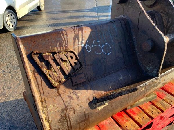 72" JCB GRADING BUCKET........65mm PINS........650 377283704