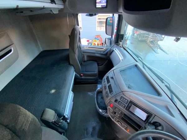 DAF XF 530hp AUTO....REAR LIFT STEER.....PARTS / S 377287095